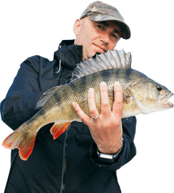 Angler mit Barsch