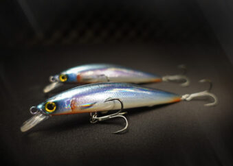 Twitchbait Wobbler Barschköder in Blau/Lila/Chrom/Holo