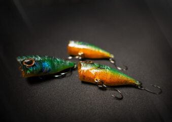 Mini Popper Angelköder in der Farbe Grün Orange Holo