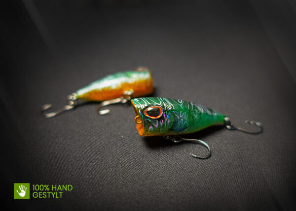 Mini Popper Angelköder für Topwater in der Farbe Grün Orange Holo