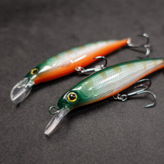 Handgestalteter Twitchbait Wobbler in der Farbe Barsch Neon.