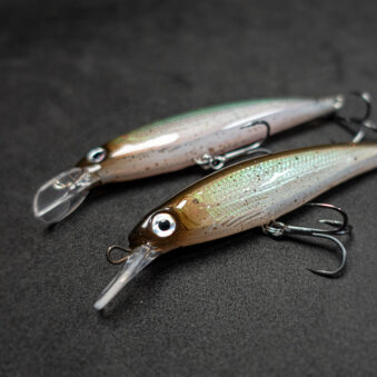 Handgestalteter Twitchbait Wobbler in der Farbe Weißfisch Natur.